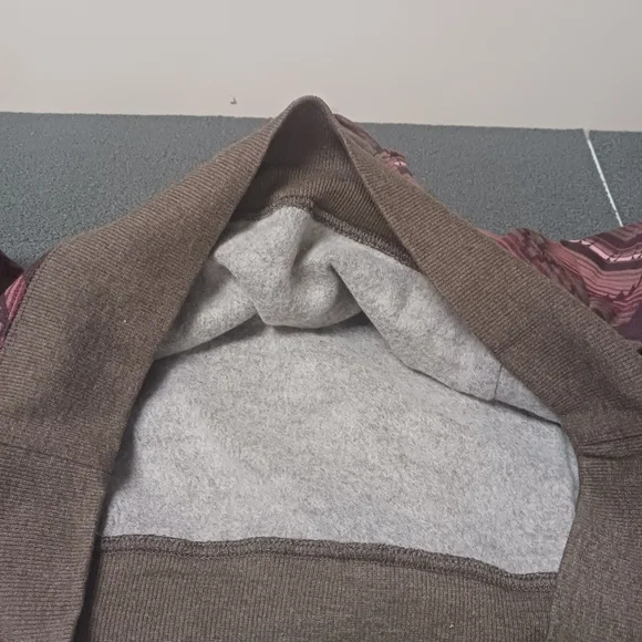 REAL Allover Print Hoodie women's Ariat size small - Picture 7 of 7